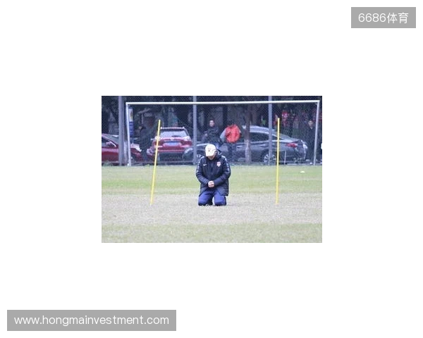 帽子上用中文写着努力、忍耐、牺牲，张外龙：是我作为教练的哲学