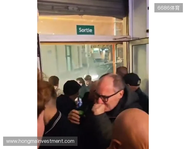 邮报:纽卡球迷在法国遇袭,被马赛球迷投掷催泪瓦斯 邮报:纽卡球迷在法国遇袭,被马赛球迷投掷催泪瓦斯
